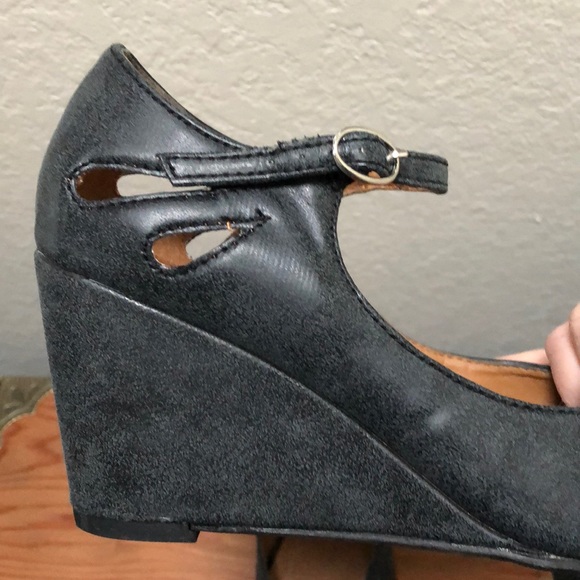 Size 8. Curfew Strap Wedge. Charcoal in Color. - Picture 3 of 5